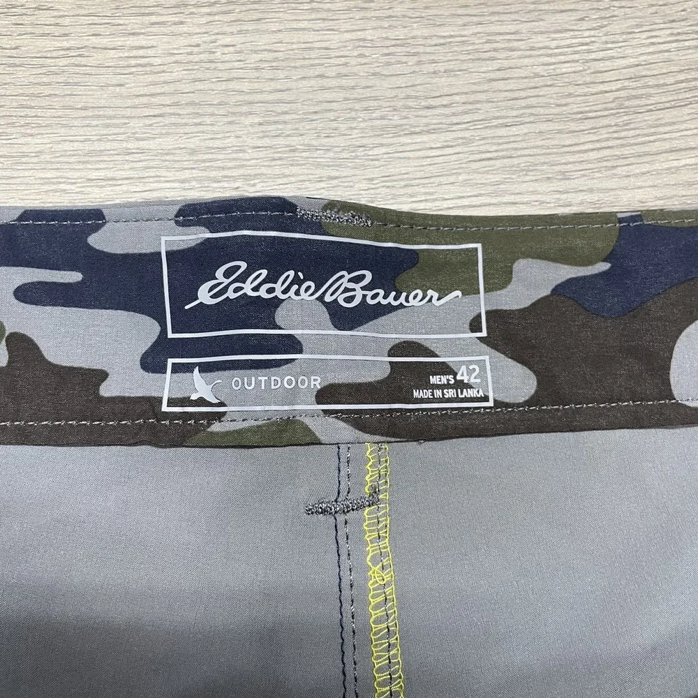 Eddie Bauer Flexion Amphib Camo Shorts Men's Sz 42 Outdoor